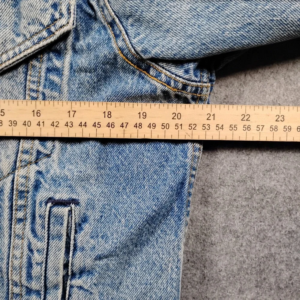 Vintage Levis 70506 0216 Mens Light Wash Denim Trucker Jacket Made in USA 42R